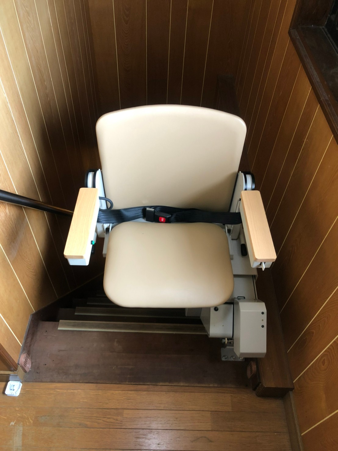 徳島県:徳島県に階段昇降機を設置しました