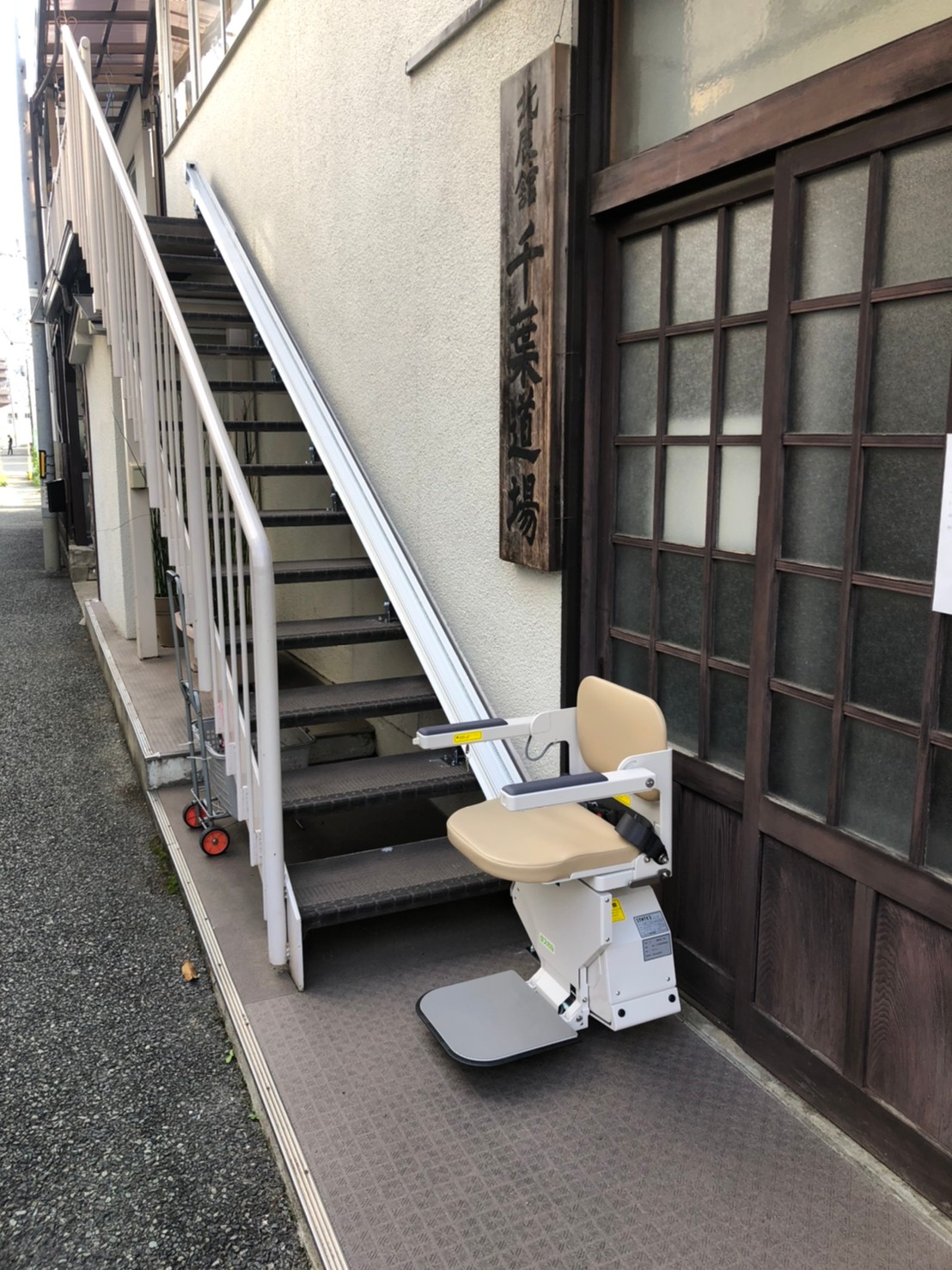 大阪府:大阪府豊中市に階段昇降機を設置しました