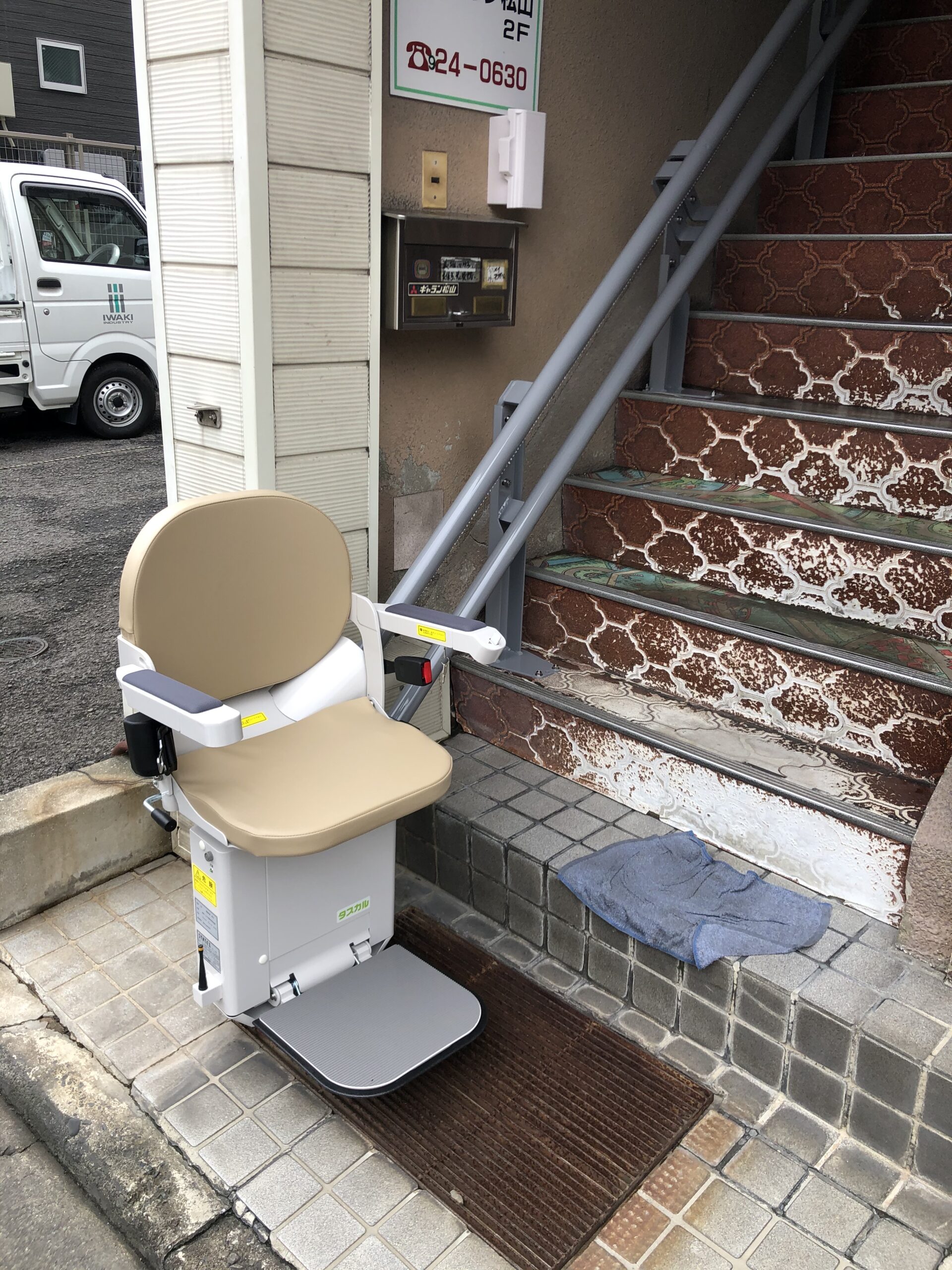愛媛県:愛媛県松山市に階段昇降機を設置しました