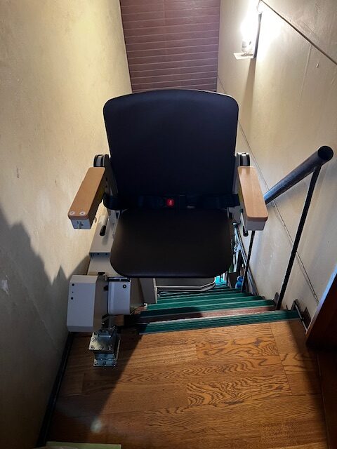 大阪府:豊中市に階段昇降機を設置しました