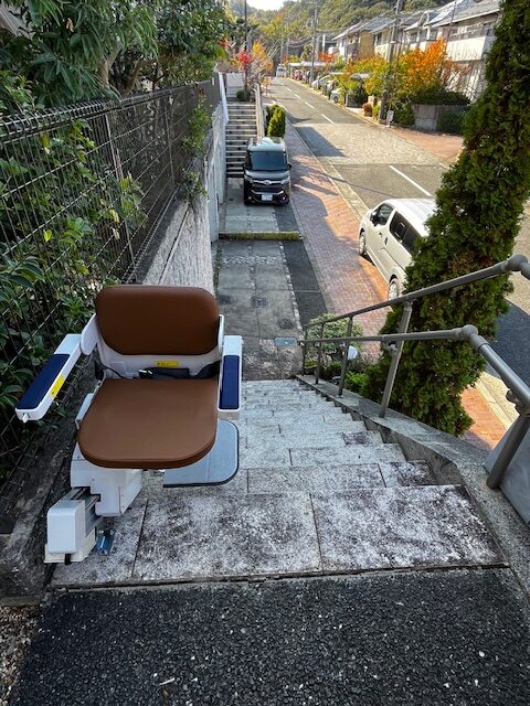 大阪府に階段昇降機を設置しました